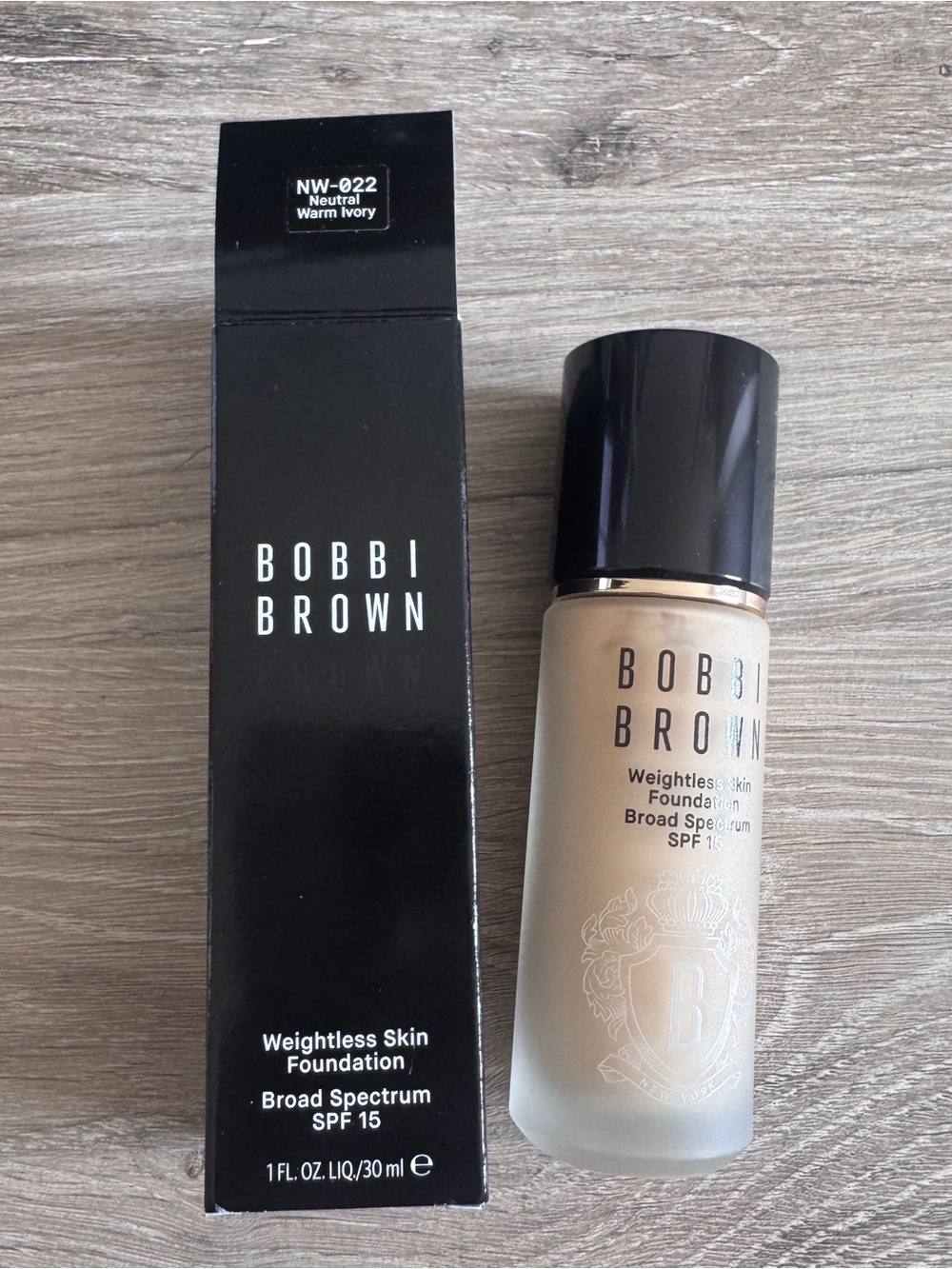 Bobbi Brown Weightless Skin Foundation SPF15 NW-022 Neutral Warm Ivory 30ml NIB